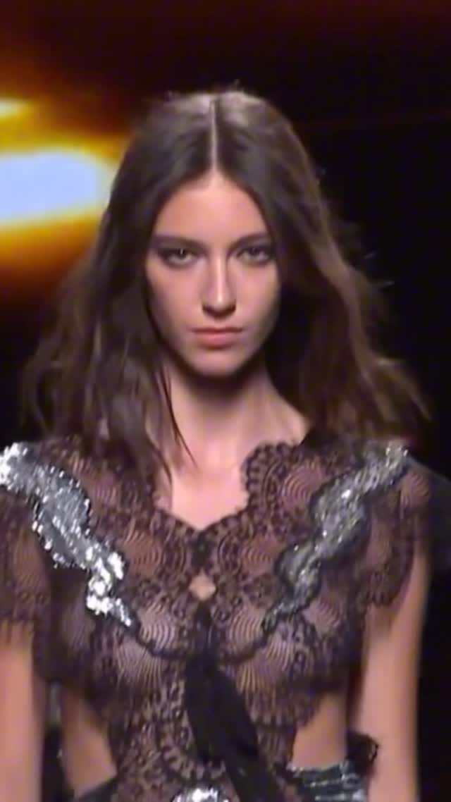 Post 7 by Julia Ardón on Instagram (video)