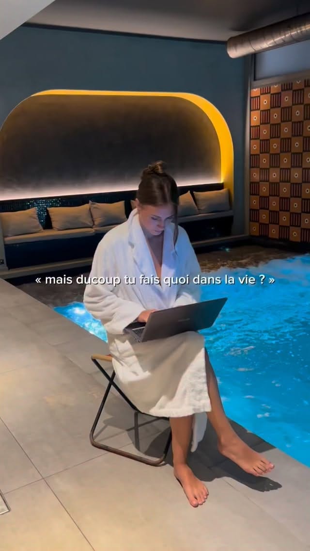 Post 1 by Julie | MANNEQUIN on Instagram (video)