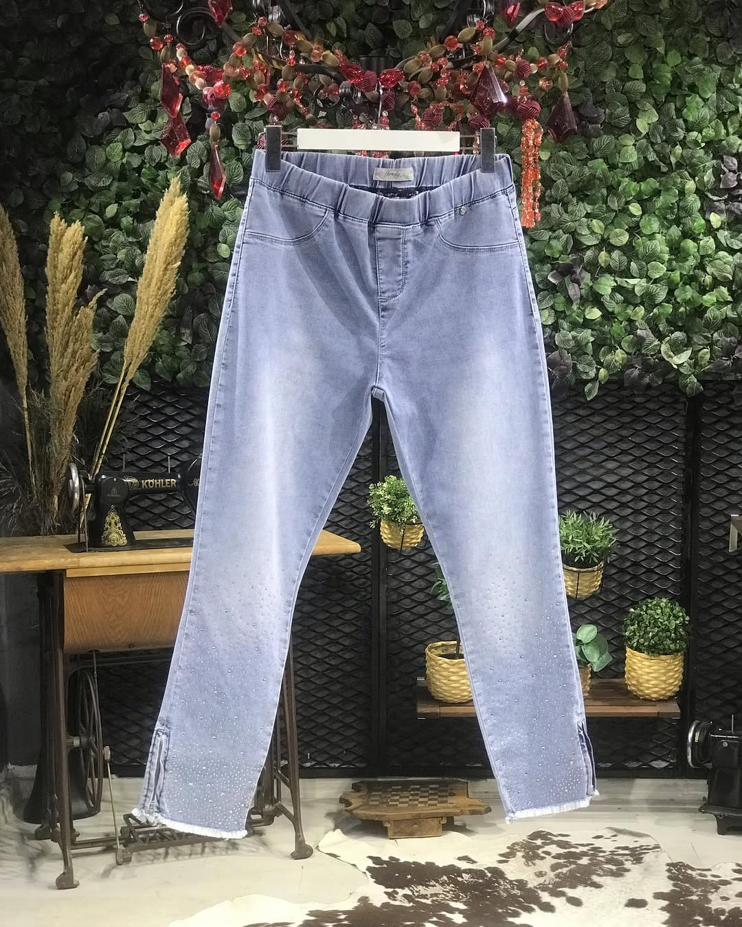 Post 10 by Büyük Beden Pantolon on Instagram (carousel)