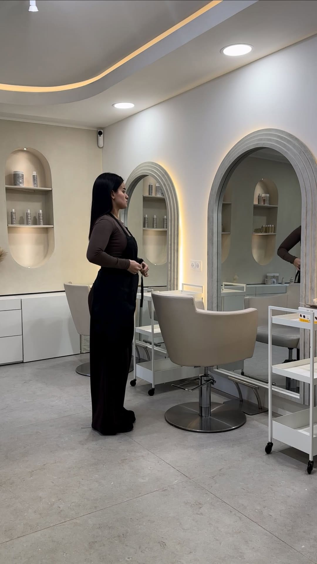 Post 4 by LISSAGES & SOINS | SALON PRIVÉ | PARIS on Instagram (video)