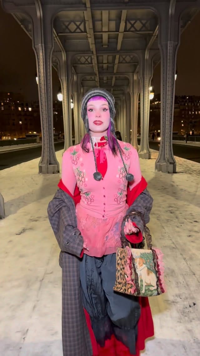 Post 8 by élise, on Instagram (video)