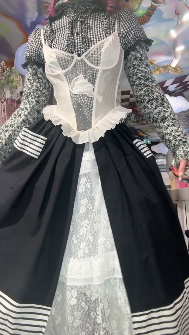 Post 9 by élise, on Instagram (video)