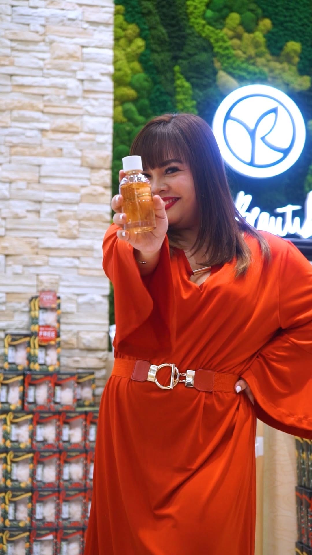 Post 7 by Yves Rocher Philippines on Instagram (video)