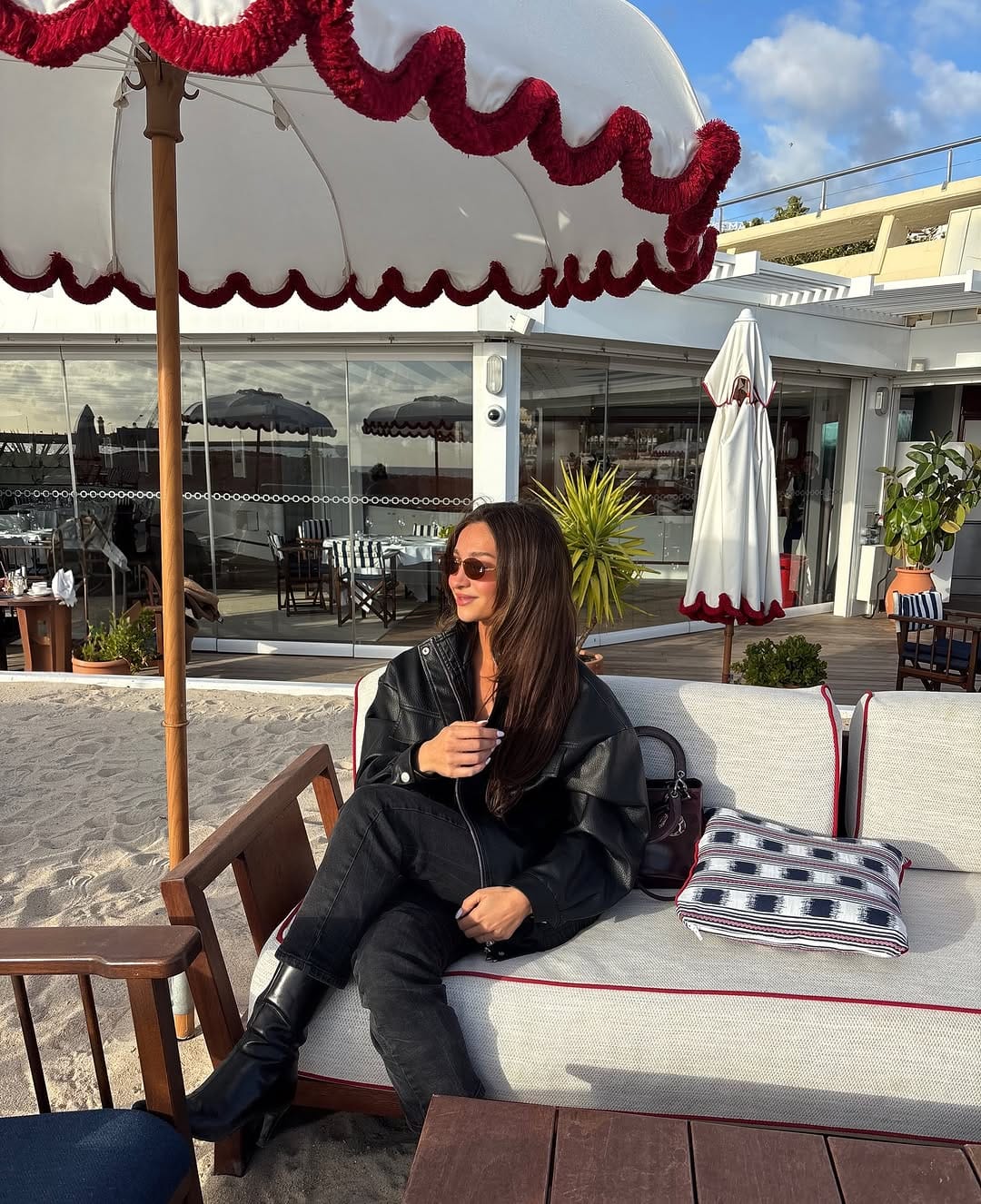 Post 1 by Clémentine Fernandez on Instagram (carousel)