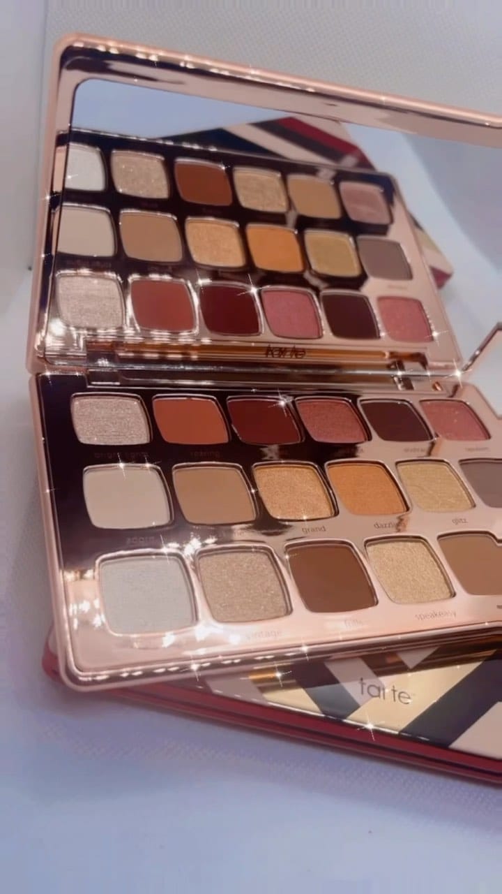 Post 8 by Makeup by sweethings9 on Instagram (video)