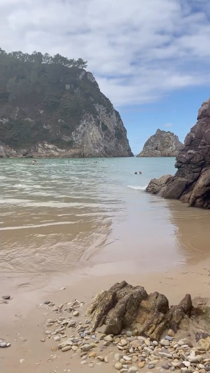 Post 8 by Caroline✨🌼🩵 on Instagram (video)