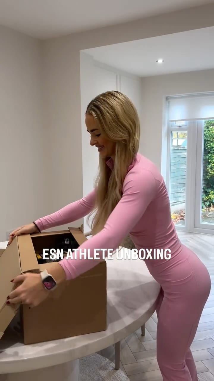 Post 10 by F E R N  C O N N O R 👑 on Instagram (video)