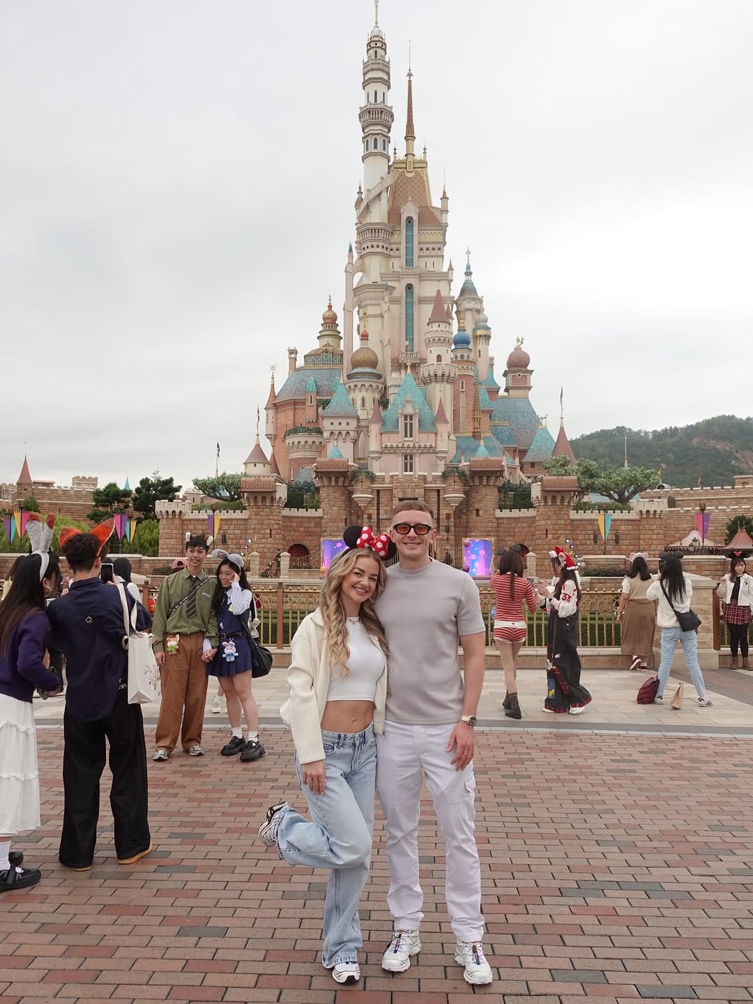 Post 8 by F E R N  C O N N O R 👑 on Instagram (carousel)