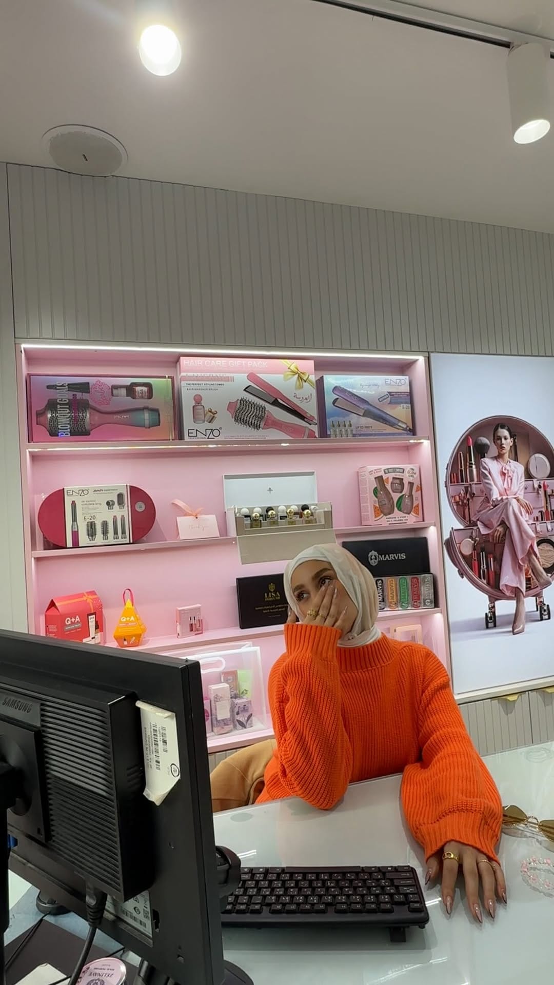 Post 2 by Oops skin 💄 on Instagram (video)