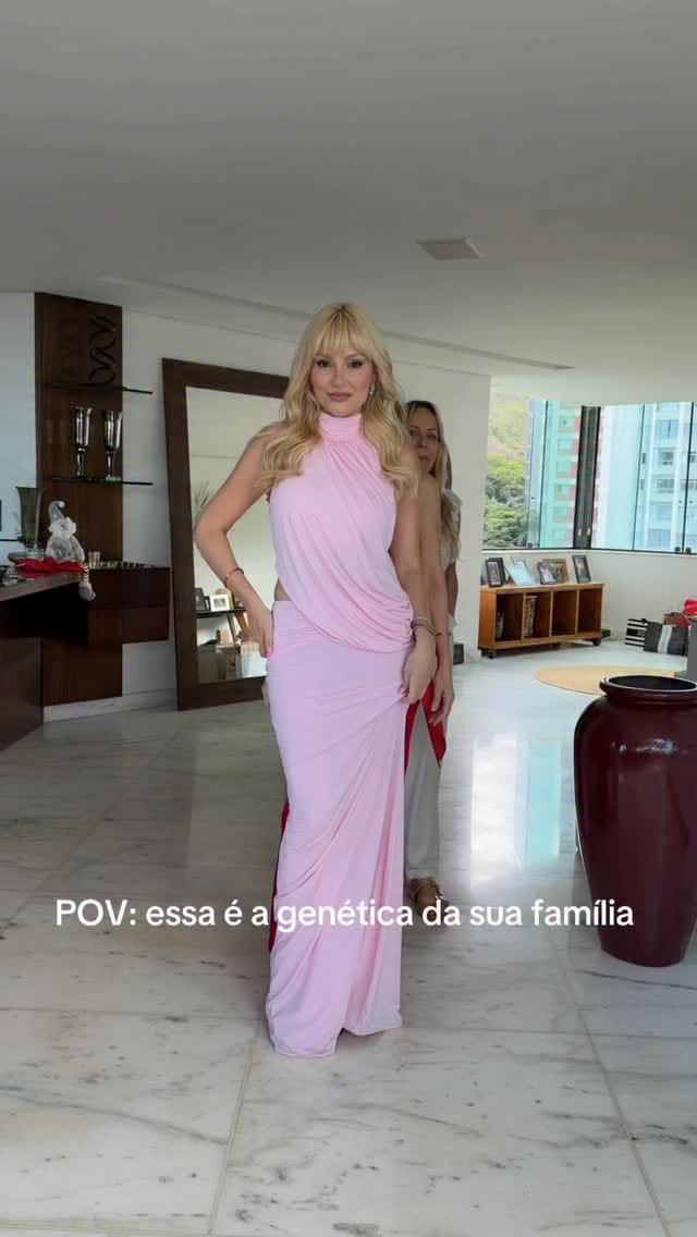 Post 10 by Isabela Simões on Instagram (video)