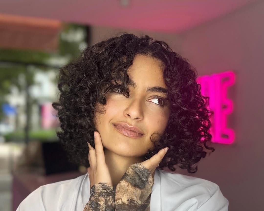 Post 2 by 𝗚𝗥𝗘𝗡𝗔𝗗𝗜𝗡𝗘 𝗛𝗔𝗜𝗥 on Instagram (image)