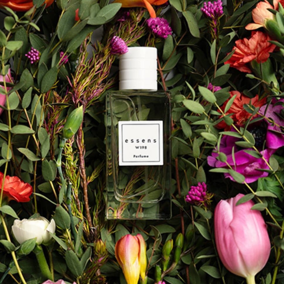 Post 2 by Perfume puts the finishing touch to elegance🤭 on Instagram (image)