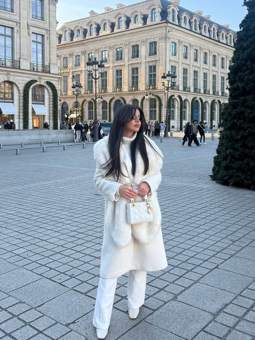 Post 3 by ＡＮＤＲＥＡ  ＣＨＬＯＥ on Instagram (carousel)