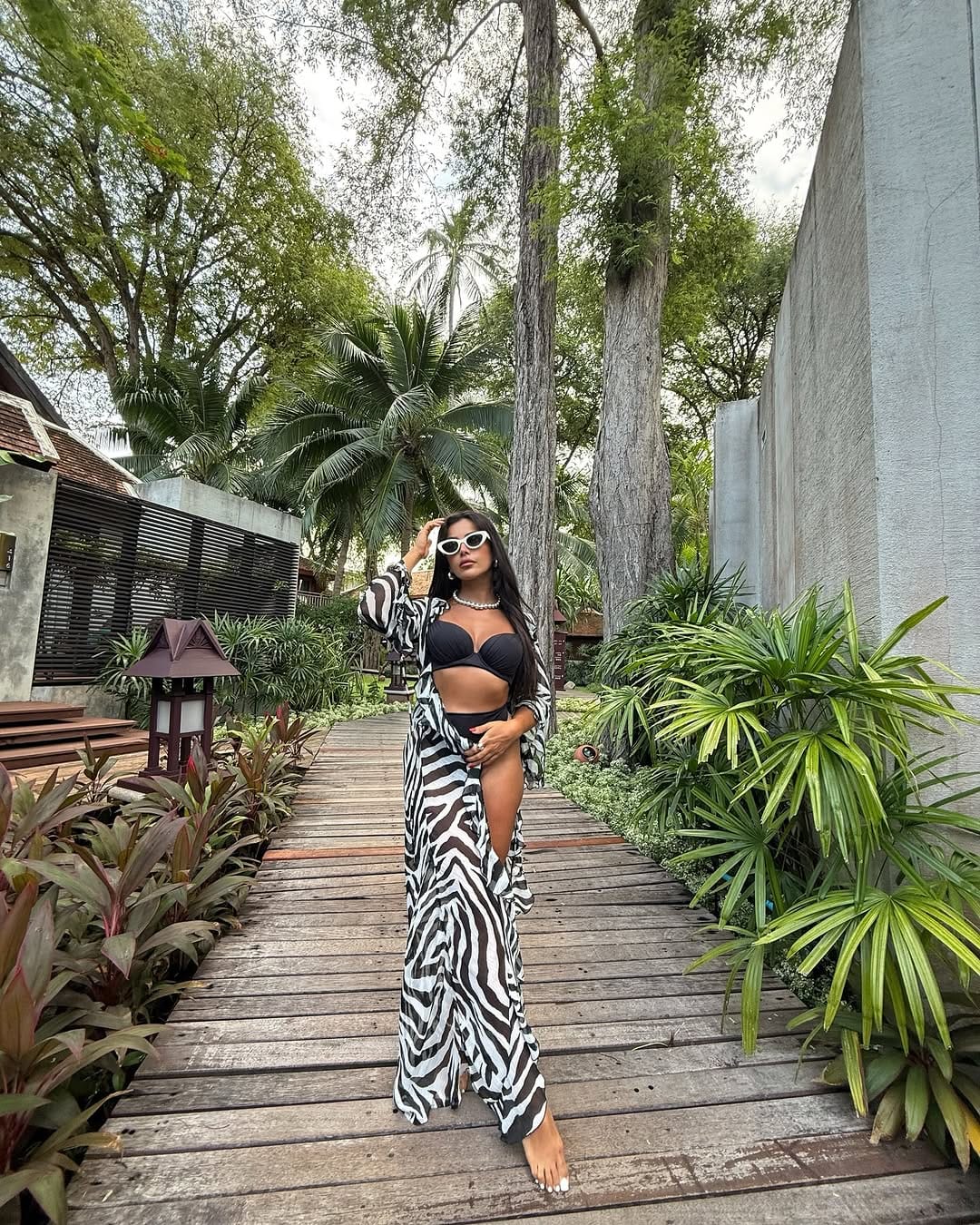 Post 8 by ＡＮＤＲＥＡ  ＣＨＬＯＥ on Instagram (carousel)