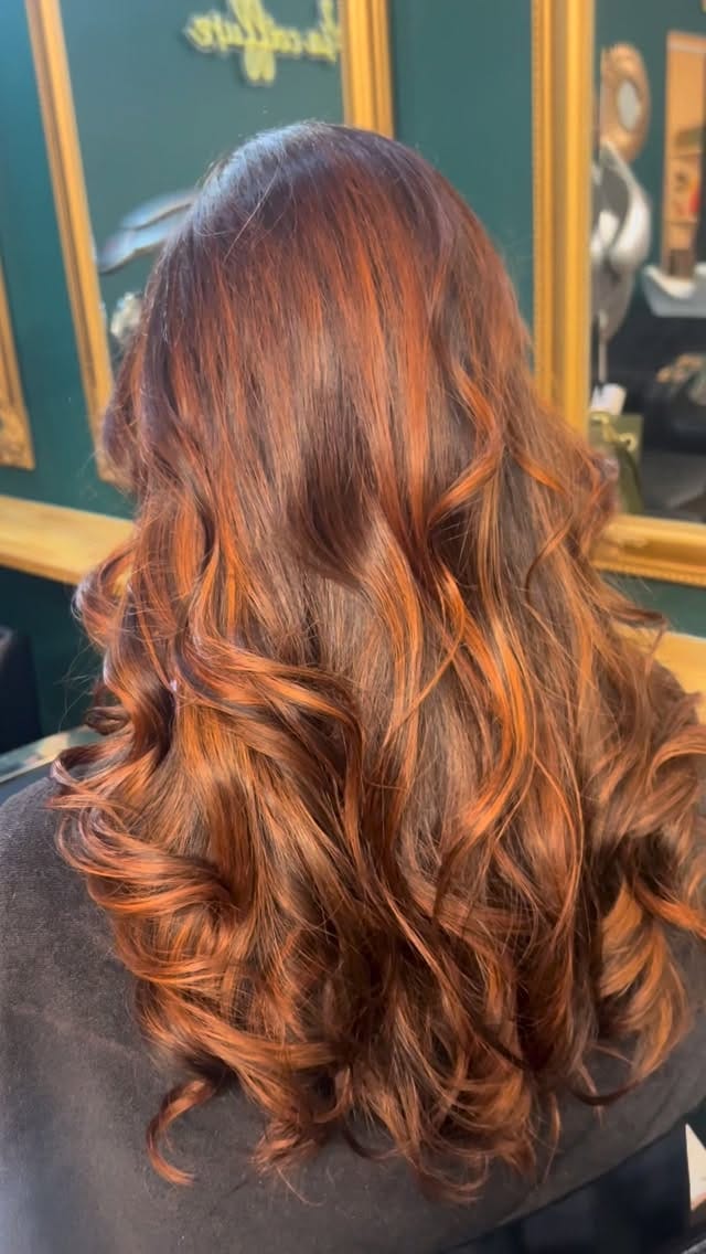 Post 4 by camilia coiffure Lyon on Instagram (video)
