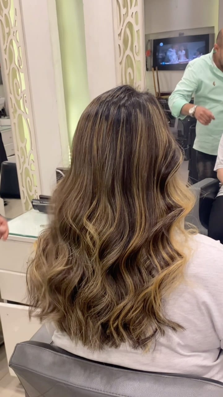 Post 9 by Desiree salon on Instagram (video)