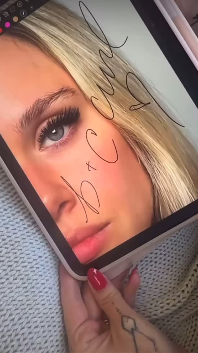 Post 9 by Lashboxla France on Instagram (video)