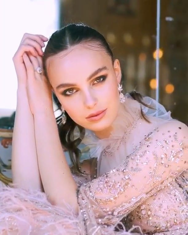 Post 9 by Sanni Hair & Makeup Artist on Instagram (video)