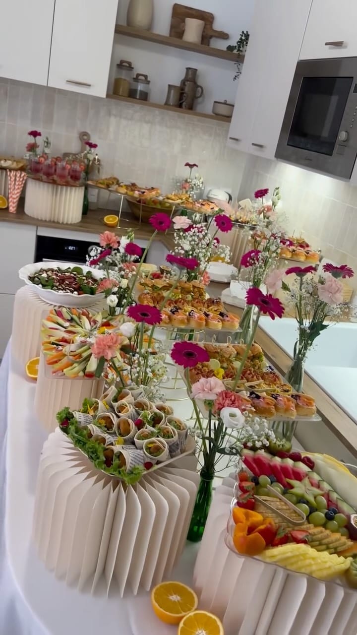 Post 2 by WASSCAKES 🌸 on Instagram (video)
