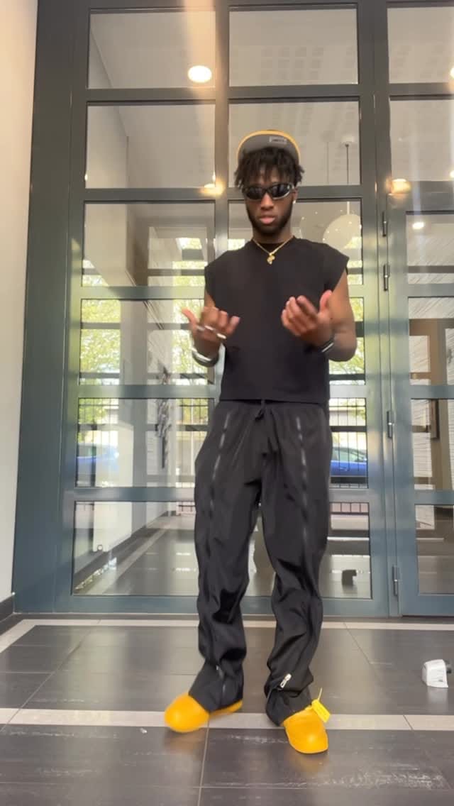 Post 7 by Païto Le Styliste on Instagram (video)