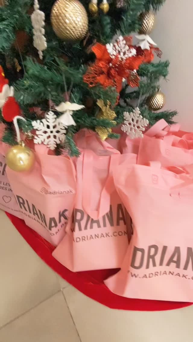 Post 3 by Paris Cílios - Cílios, Sobrancelhas, Unhas e Micropigmentação on Instagram (video)