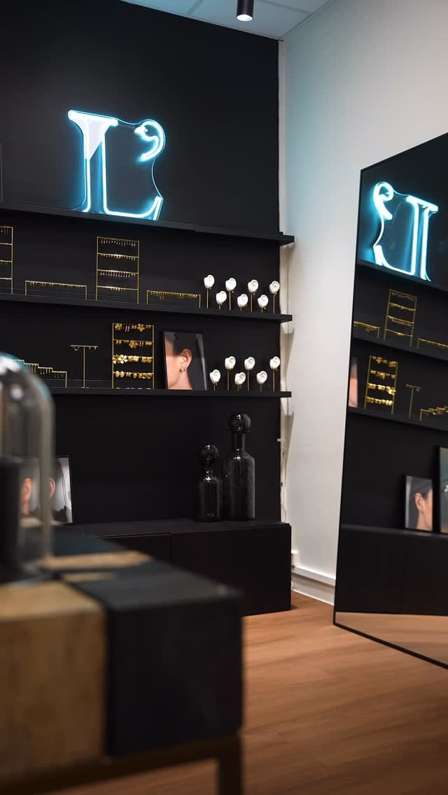 Post 5 by L’Imprévisible on Instagram (video)