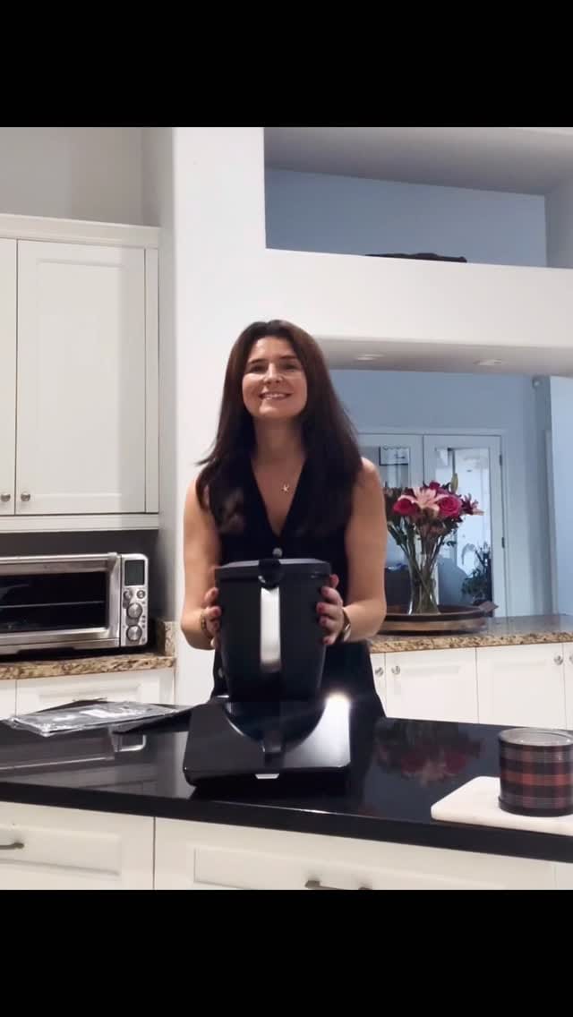 Post 9 by So French By Naty on Instagram (video)