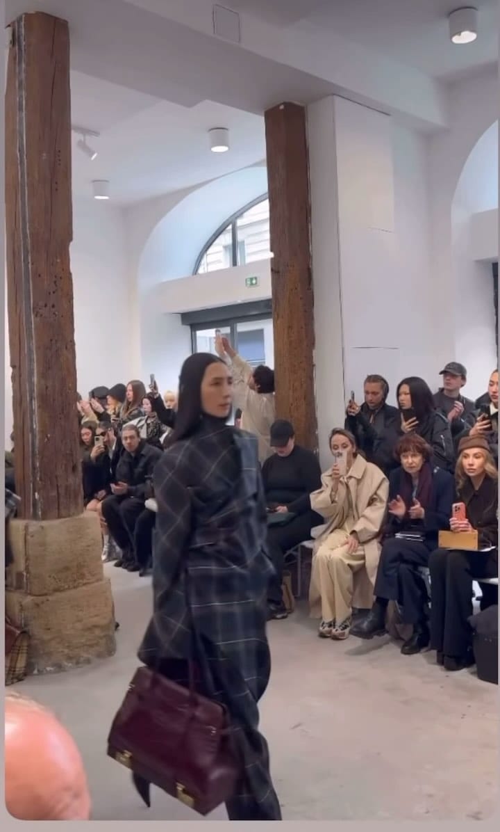 Post 6 by HIROE on Instagram (video)