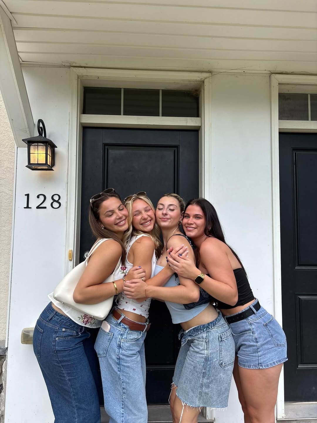 Post 4 by 𝒫𝒶𝓇𝒾𝓈 𝓂𝑒𝑔𝒶𝓃🧸🤎 on Instagram (carousel)