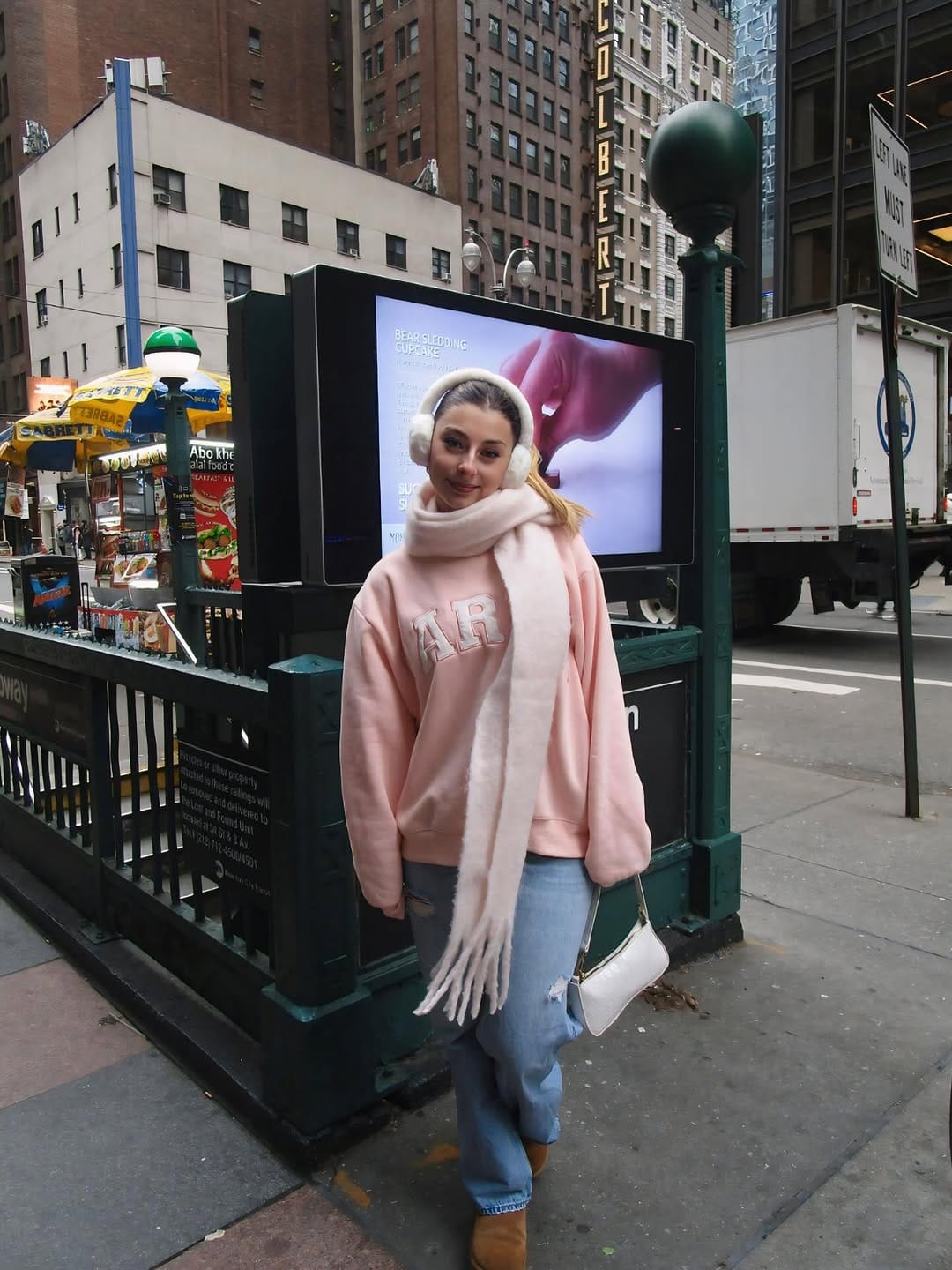Post 3 by 𝒫𝒶𝓇𝒾𝓈 𝓂𝑒𝑔𝒶𝓃🧸🤎 on Instagram (carousel)