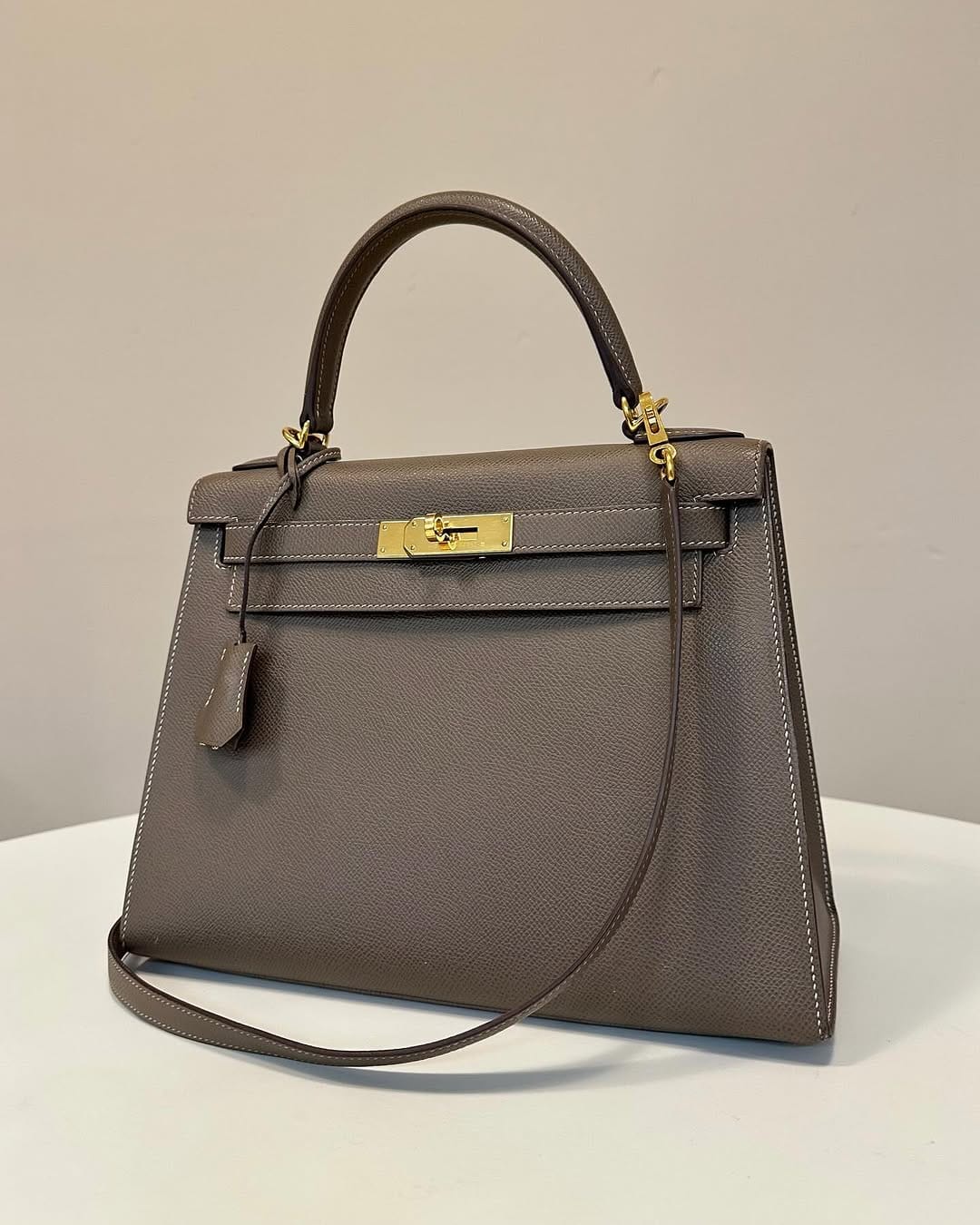 Post 10 by Dépôt-vente luxe Le Dressing des Alpilles on Instagram (carousel)