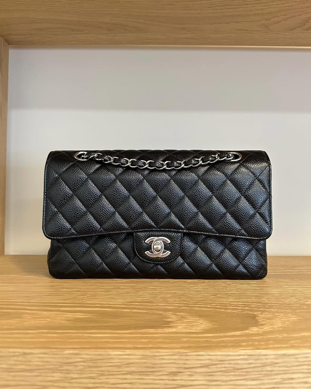Post 1 by Dépôt-vente luxe Le Dressing des Alpilles on Instagram (carousel)