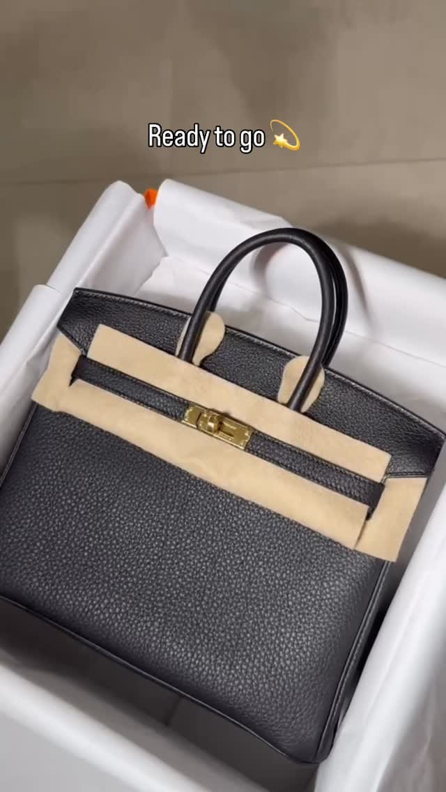 Post 3 by STAMP Paris on Instagram (video)