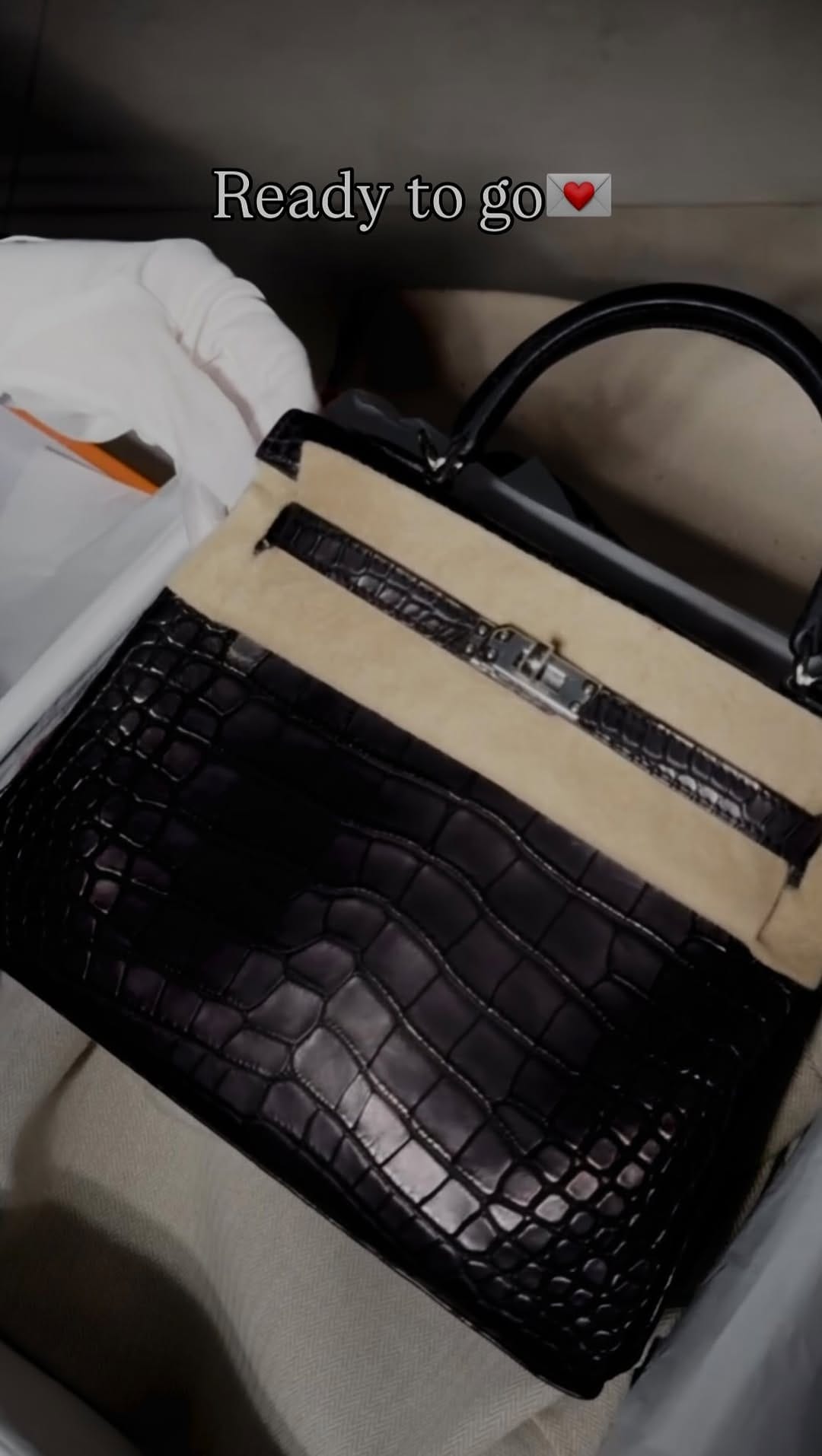 Post 8 by STAMP Paris on Instagram (video)