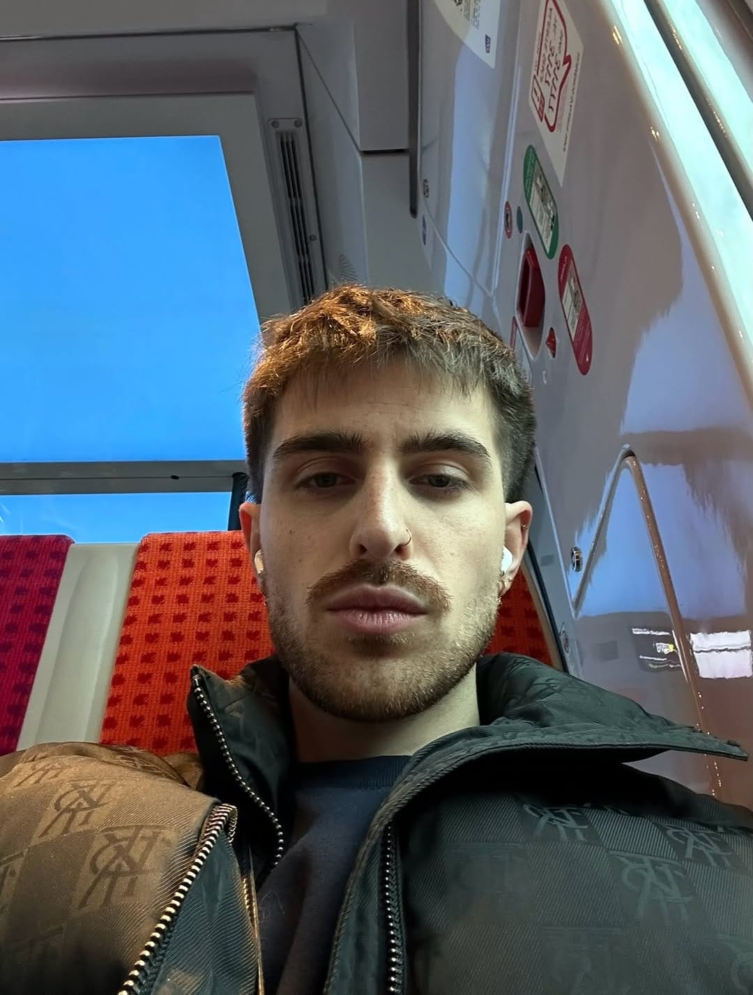 Post 8 by Léo Mayeur on Instagram (carousel)