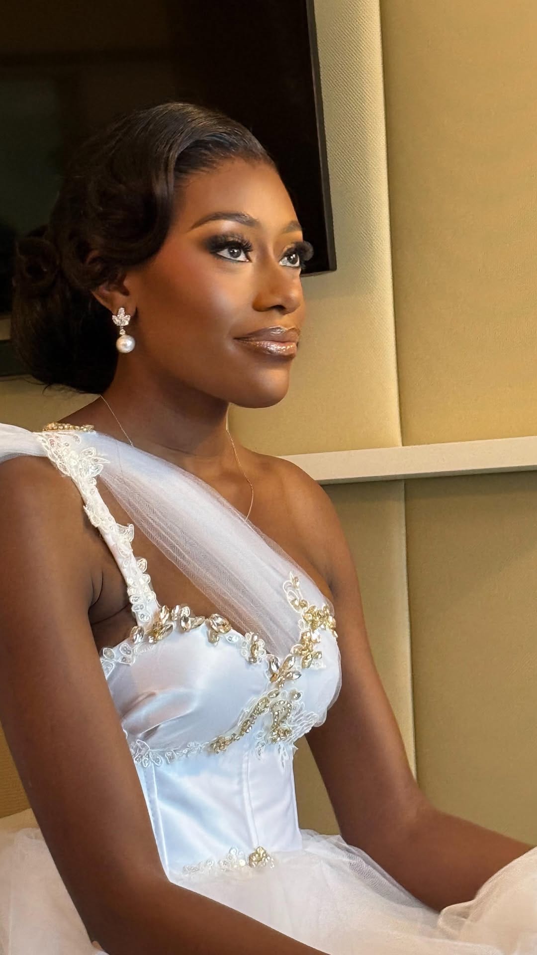 Post 4 by International Bridal Hairstylist on Instagram (video)