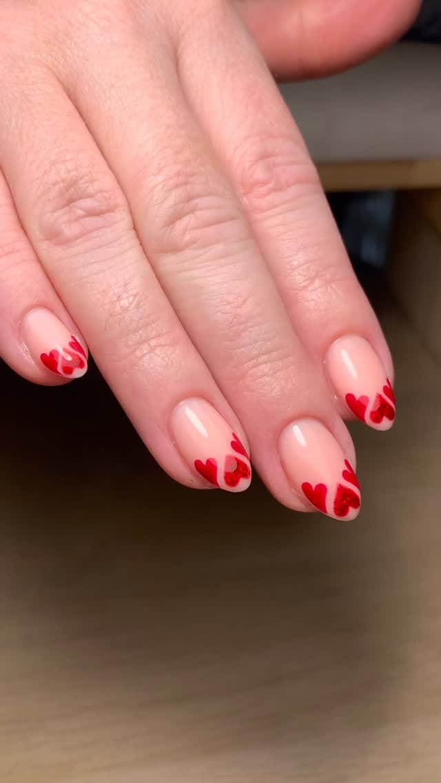 Post 2 by @nailsbyfrancesca_x on Instagram (video)