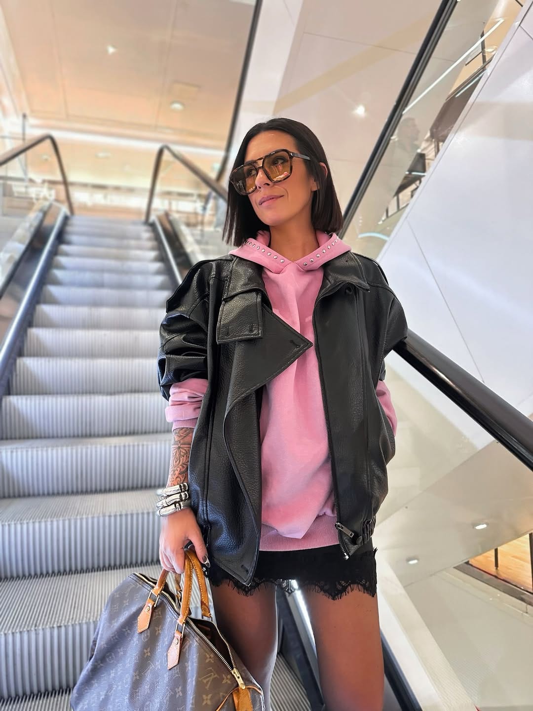Post 8 by Laetitia R. on Instagram (carousel)