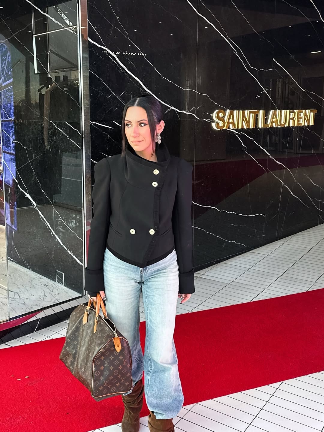 Post 6 by Laetitia R. on Instagram (carousel)