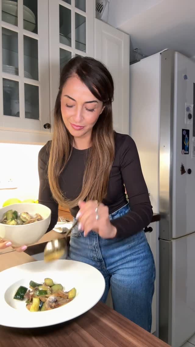 Post 2 by Yousra on Instagram (video)