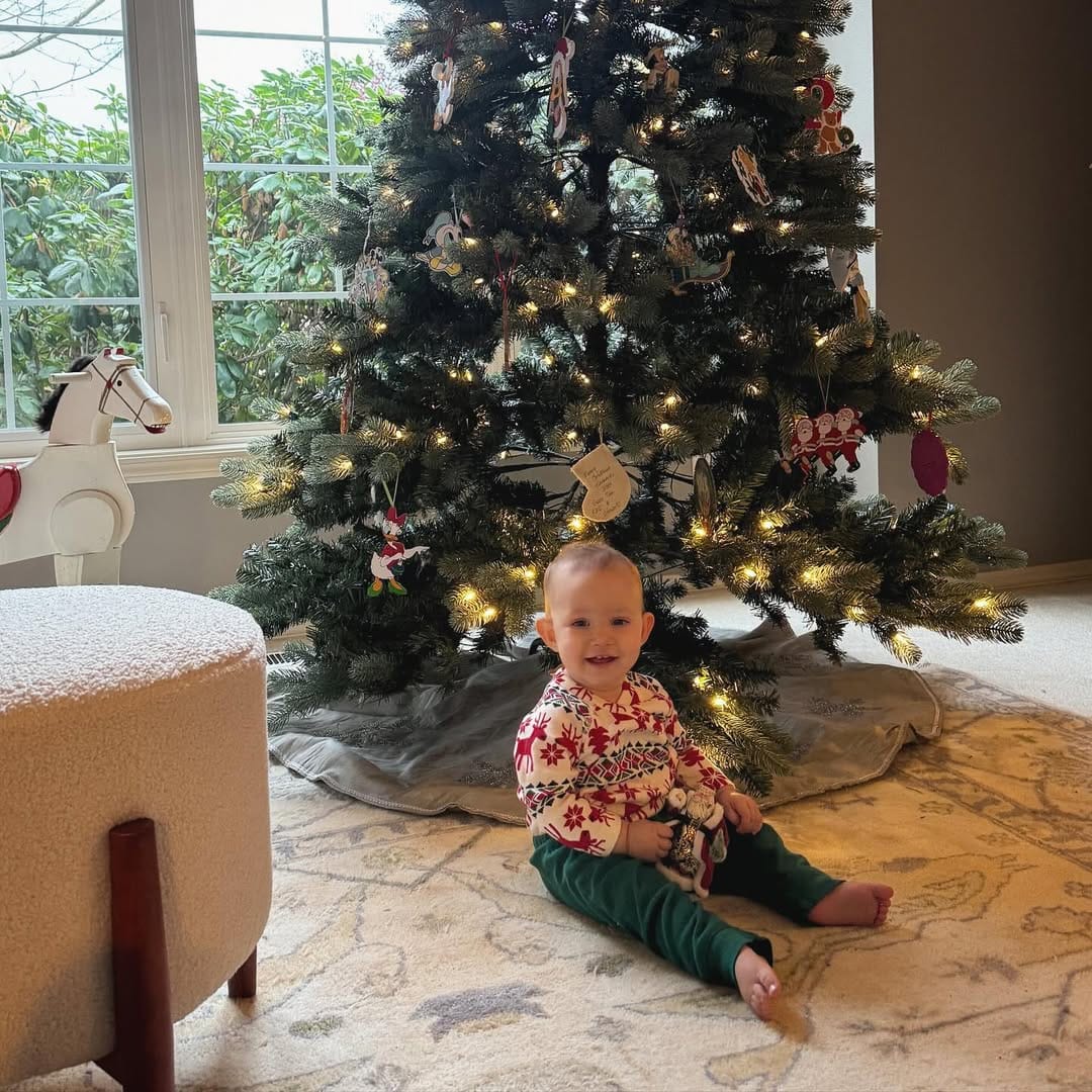 Post 9 by Elle Florence on Instagram (image)