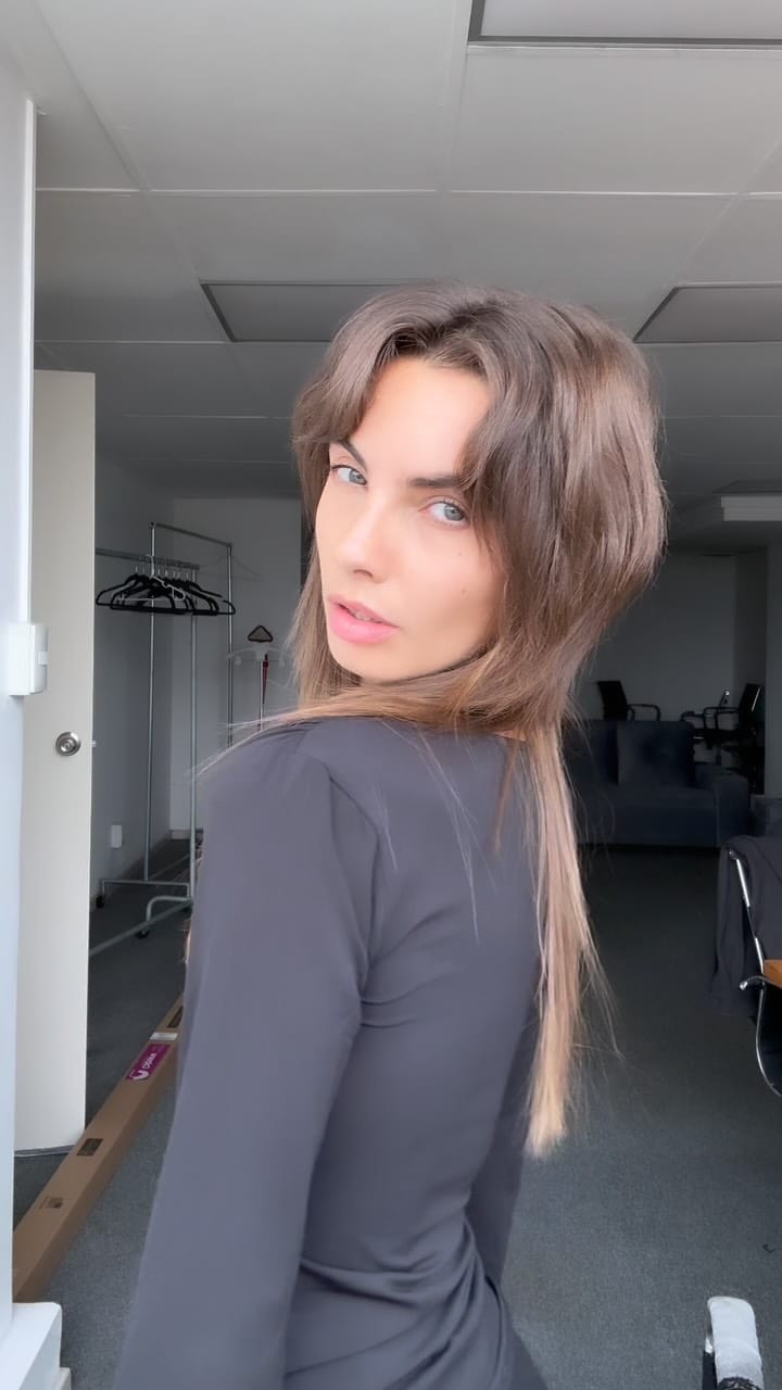 Post 8 by Amély Delille on Instagram (video)