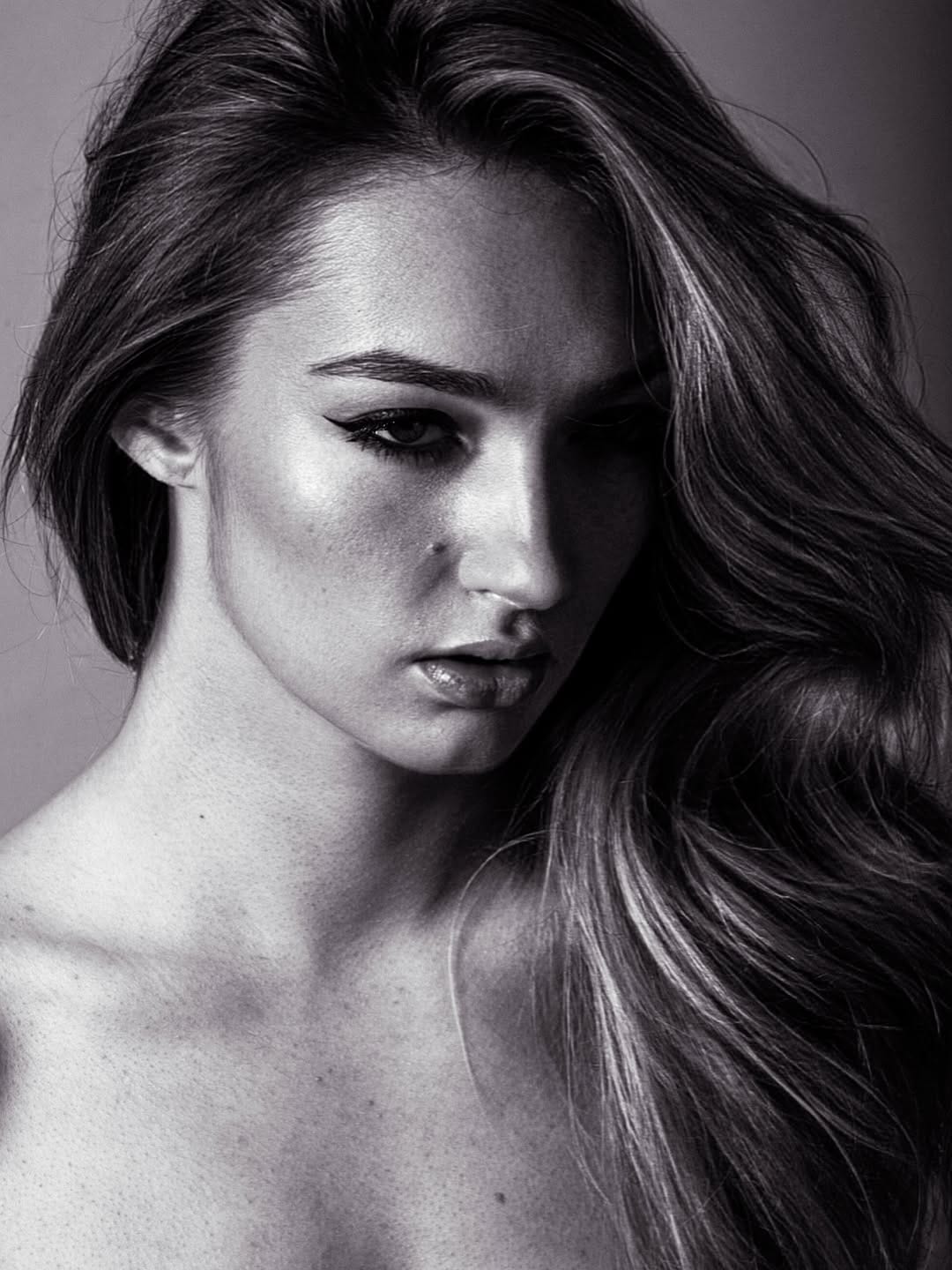 Post 2 by Clara | Model 📍Paris, France on Instagram (carousel)