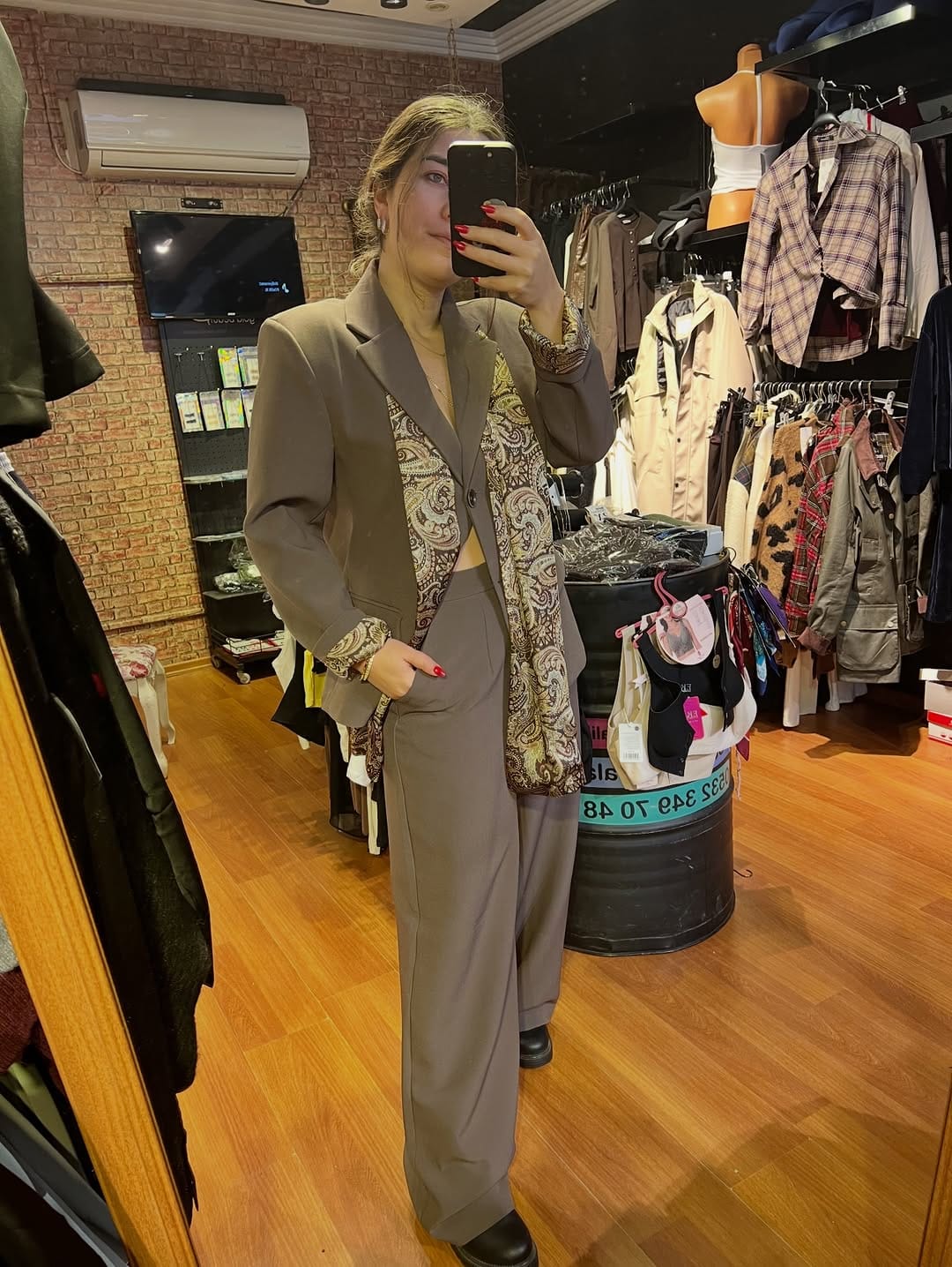 Post 2 by Boutique OhLâLâ on Instagram (image)