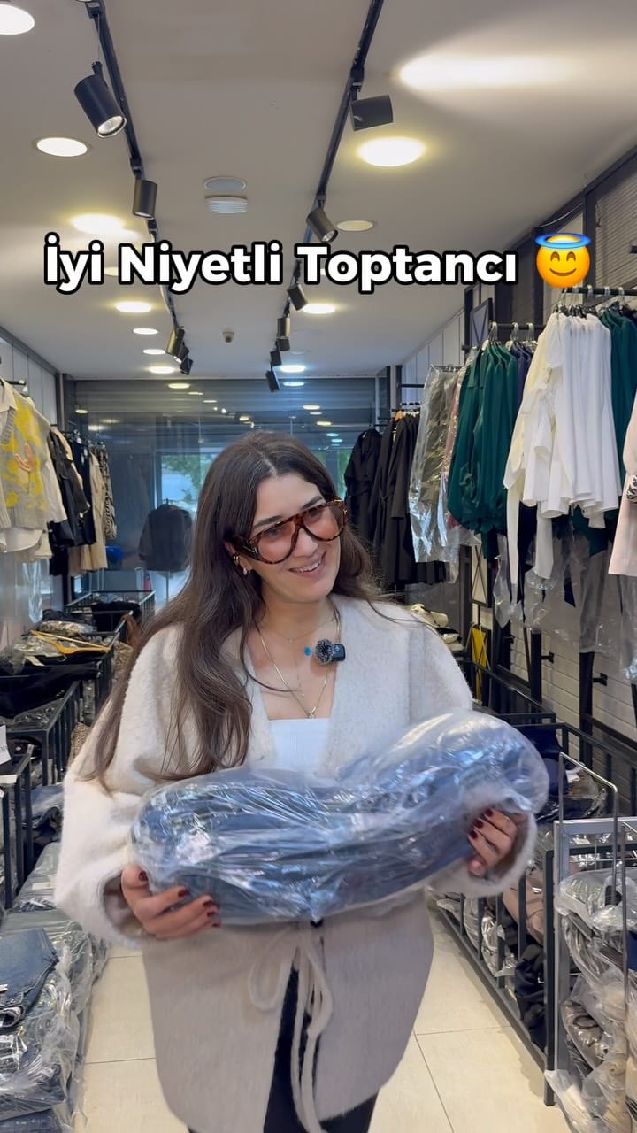 Post 10 by Boutique OhLâLâ on Instagram (video)