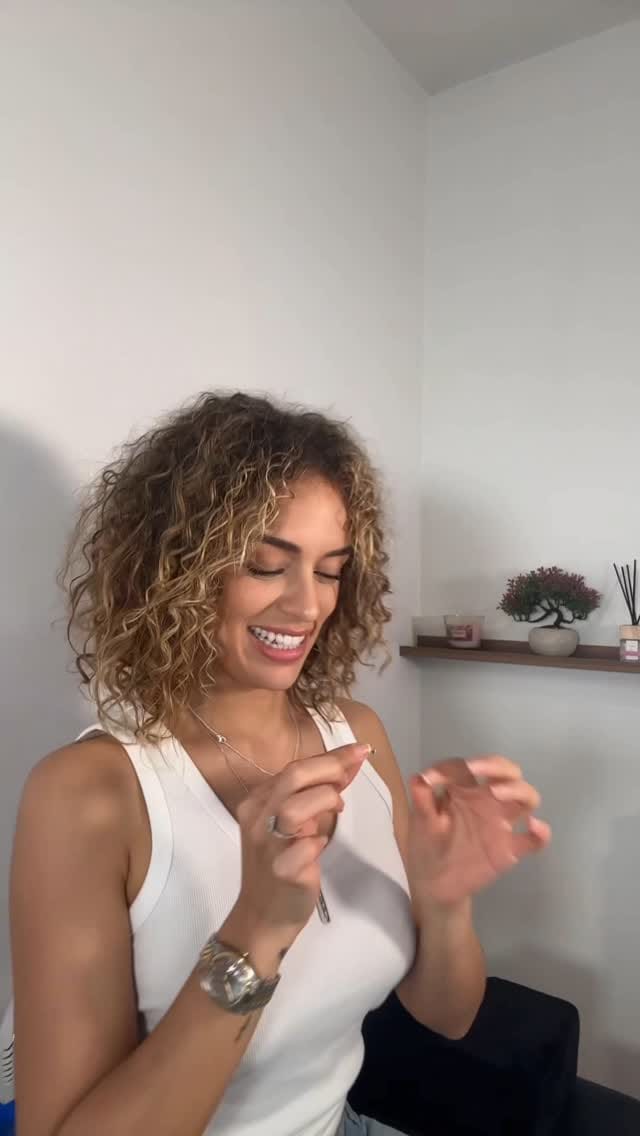 Post 4 by 👻 Iness-bellah on Instagram (video)