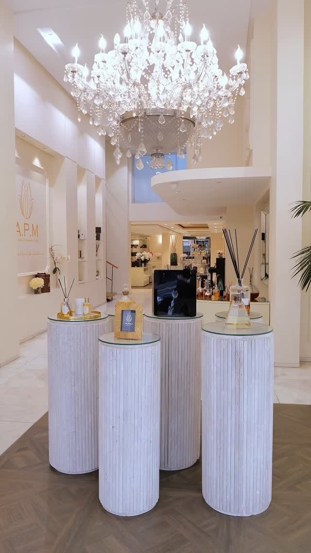 Post 5 by APM Parfum on Instagram (video)