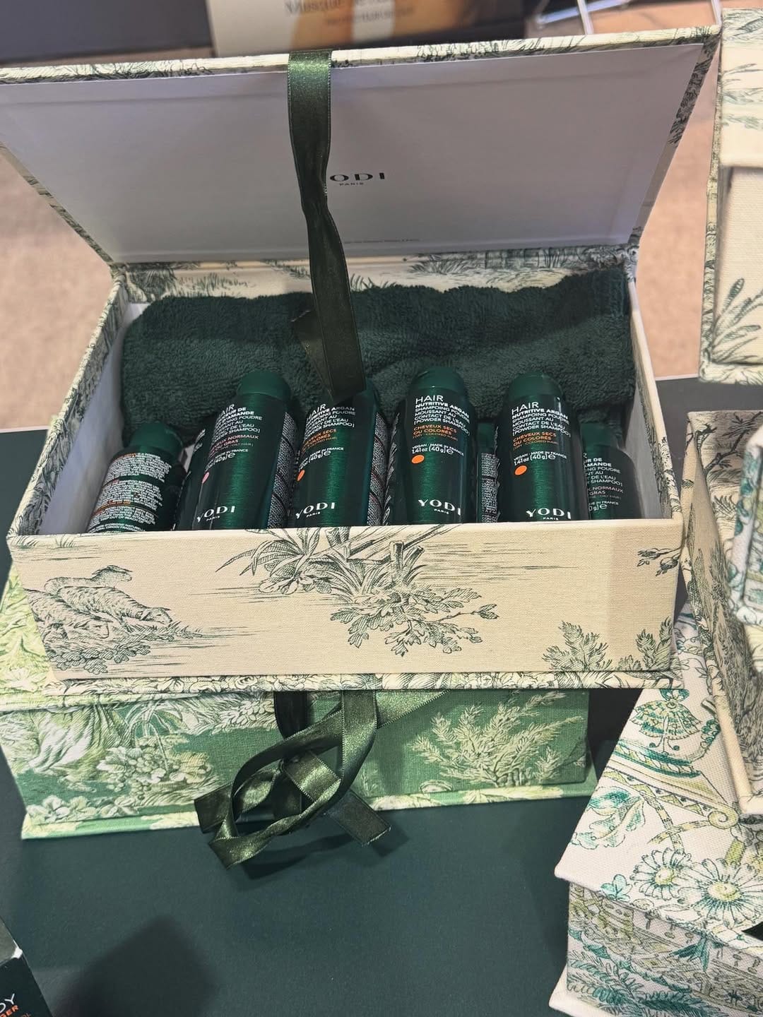 Post 5 by Yodi Beauty I Cosmétiques sans Eau certifiés PETA on Instagram (carousel)
