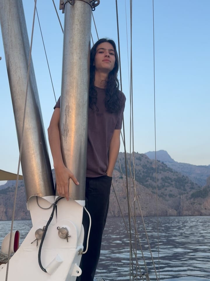 Post 9 by Loli bahia on Instagram (carousel)