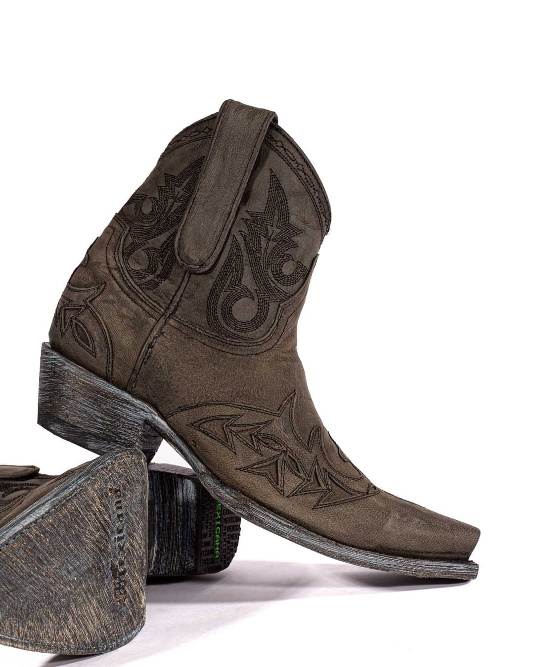 Post 2 by Mexicana boots, marque francaise de santiags. on Instagram (carousel)